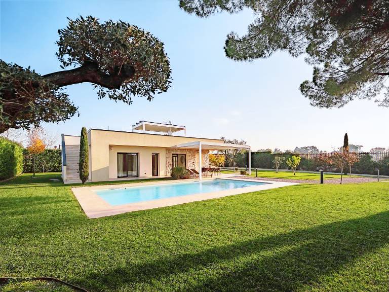 Vacation home with fast internet, private pool & grill | Lake view in Lazise