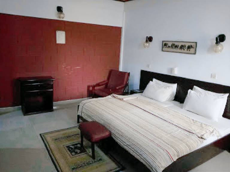 Whispering Palms Resort-Poolside Rooms — photo 5