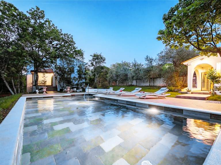 Ample vacation home with private pool, terrace & barbeque | Pets are welcome — photo 4