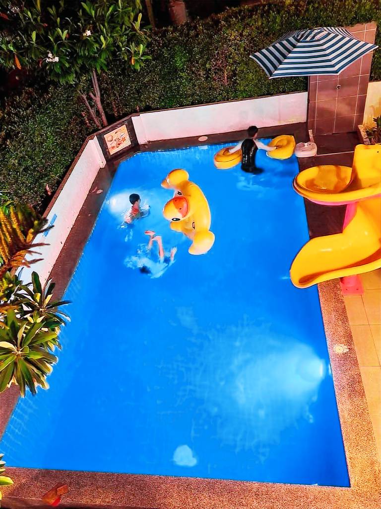Lovely Pool Villa Huahin 4 Bedrooms 12-20 Pax in Hua Hin
