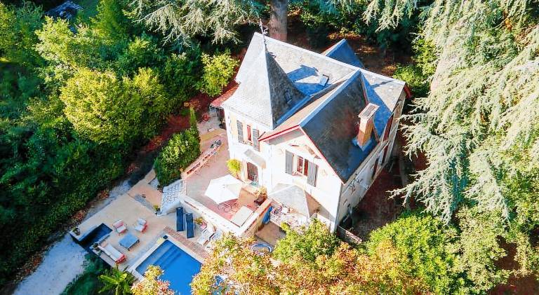 168 m&sup2; Villa