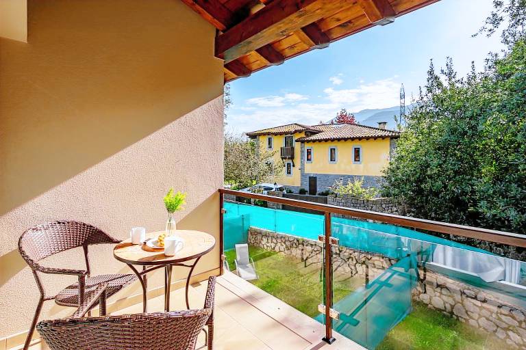 Holiday apartment with patio | Mountain view — photo 3