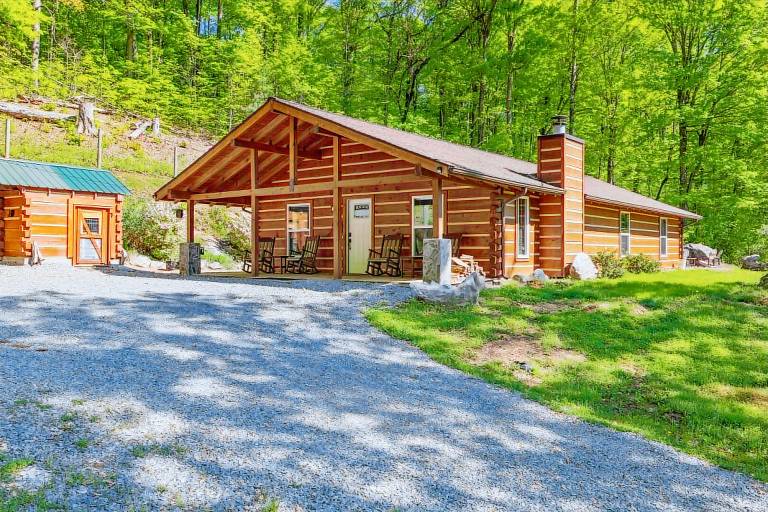 Cabin with hot tub, grill & terrace | Mountain view in Sevierville, TN