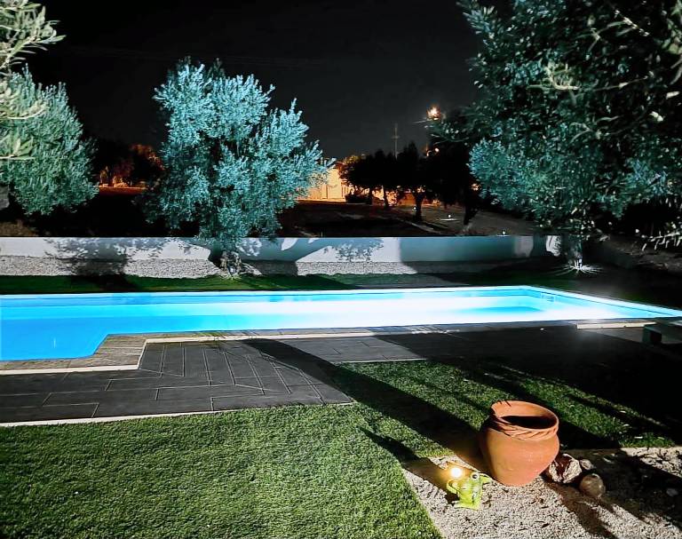 Villa with barbecue, garden & private pool — photo 3