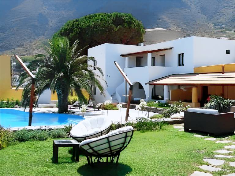 Hotel Ravesi in Malfa