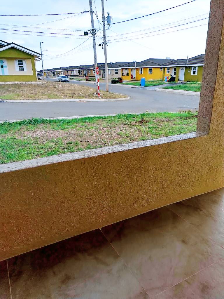 Remarkable 2 Bed House in Old Harbour