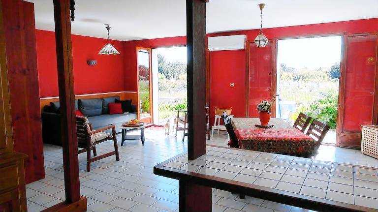Fully equipped charming vacation home with yard & BBQ | Sea view | Pets are welcome — photo 3