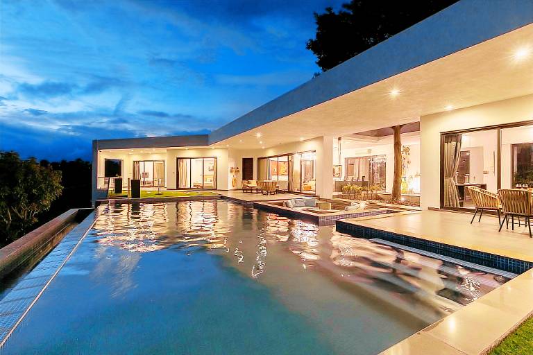 Villa with private pool & yard | Pet-friendly in Igatpuri