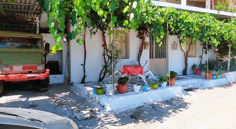 Pleasant vacation home with garden & patio | Dogs allowed in Lefkada