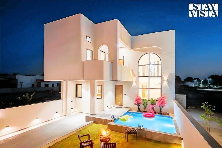 Villa with BBQ, yard & private pool in Udaipur