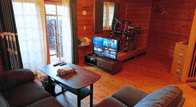 Lovely vacation home with hot tub | Dogs allowed — photo 2