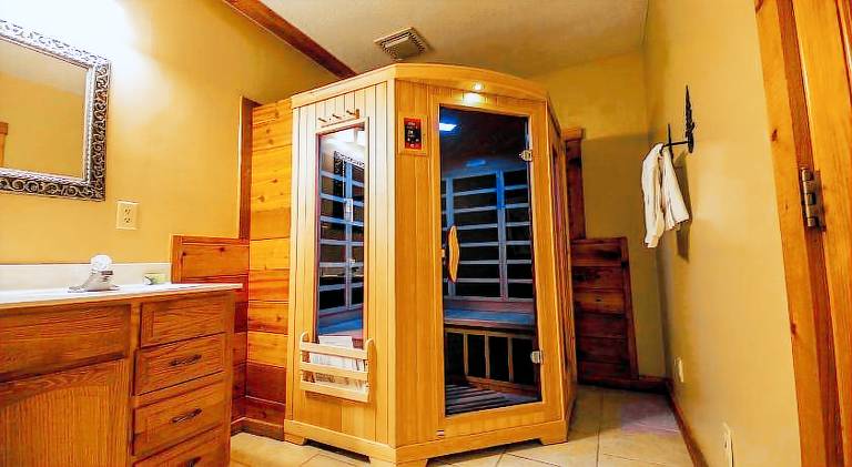 House with pool & jacuzzi — photo 2