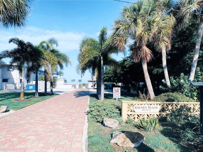 2 BR Home with private beach access to Golden Beach - Luna Sea — photo 2