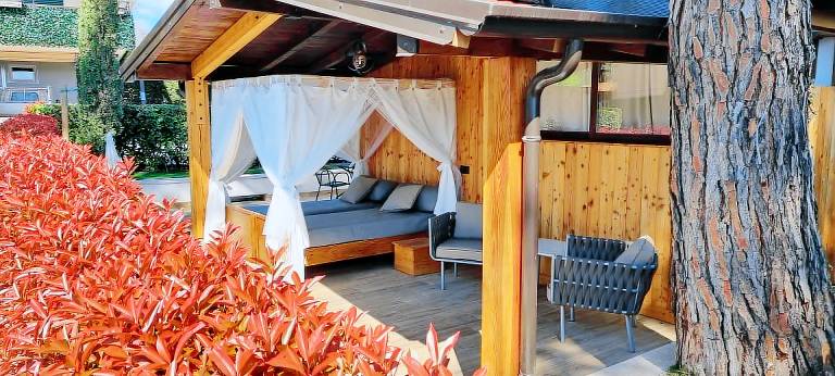 Chalet with terrace, barbecue & garden — photo 3