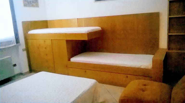 Holiday apartment with barbecue & yard — photo 5