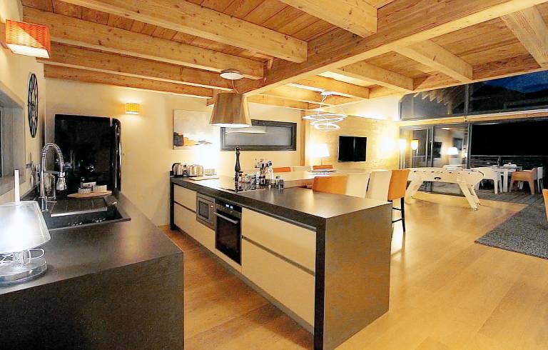 Chalet, wifi, 100m from shops, terrace, parking, tv, 250m², Les 2 Alpes — photo 5