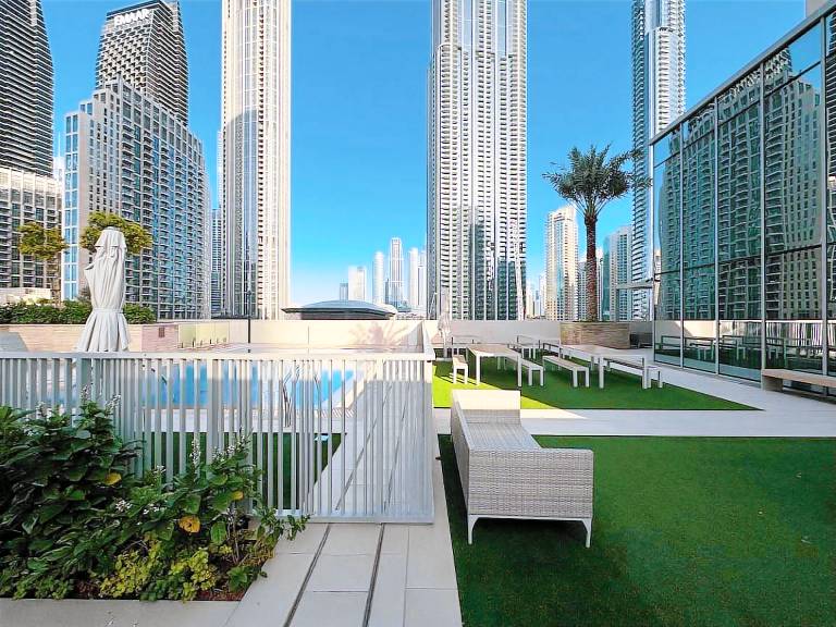 Vacation home with terrace, pool & barbecue | Close to Burj Khalifa — photo 3