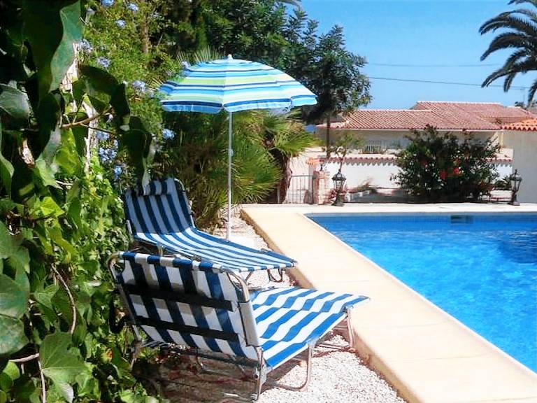 House with pool in Mora