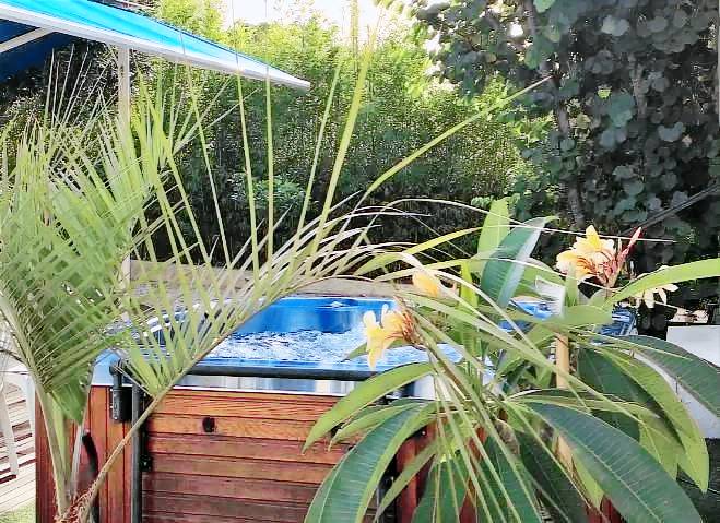 Vacation home with patio, barbecue & pool — photo 4