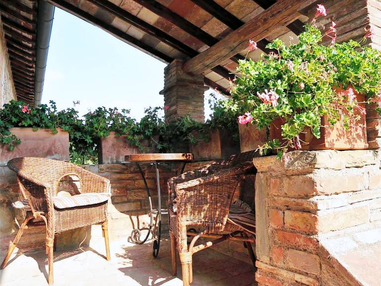 Rental apartment with barbecue, pool & patio — photo 4