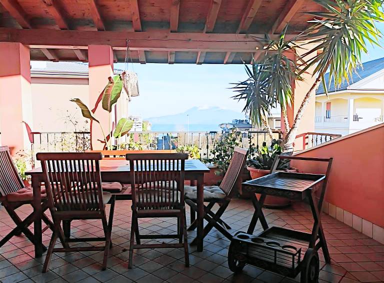 Vacation home with pool, terrace & yard | Lake view in Sirmione