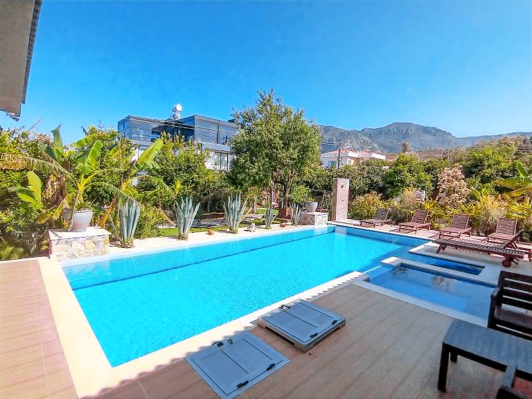 Villa Karavas