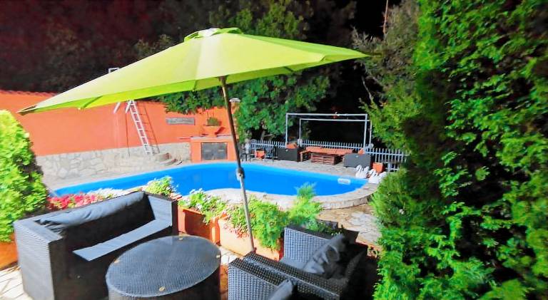 Villa with pool | Pet-friendly — photo 3