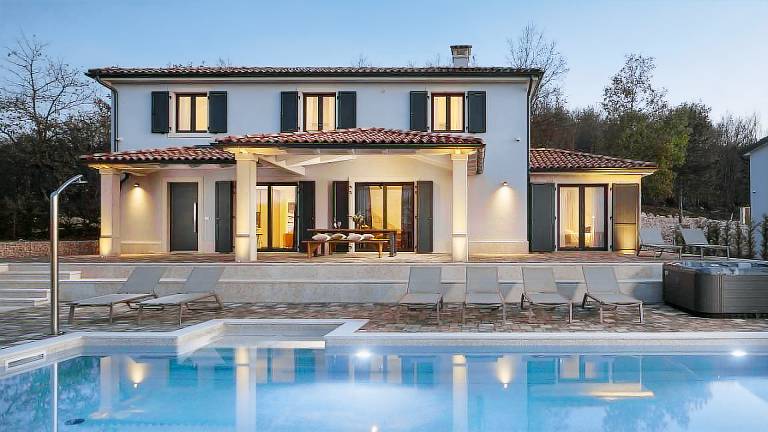 Villa  Bajkini