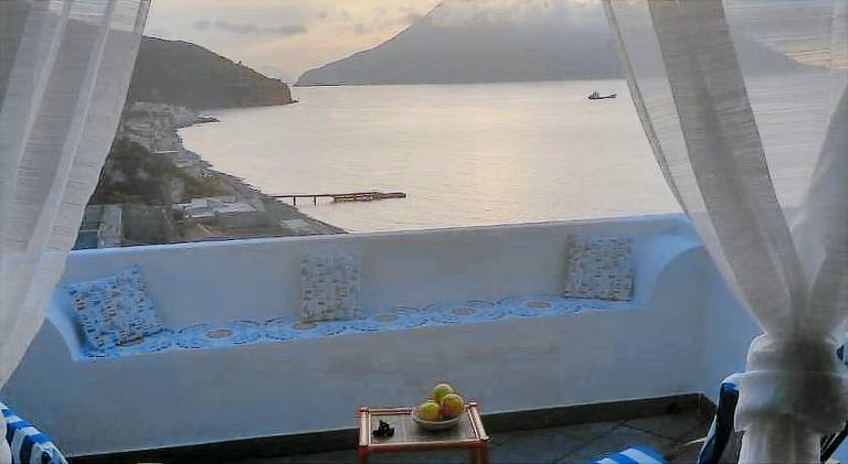 House with 3 rooms for 10 persons in Lipari