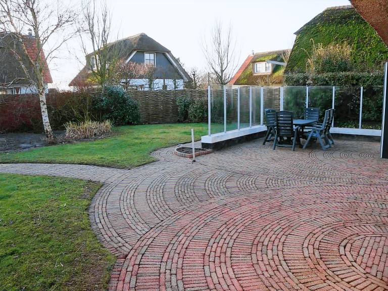 House with yard & terrace — photo 3
