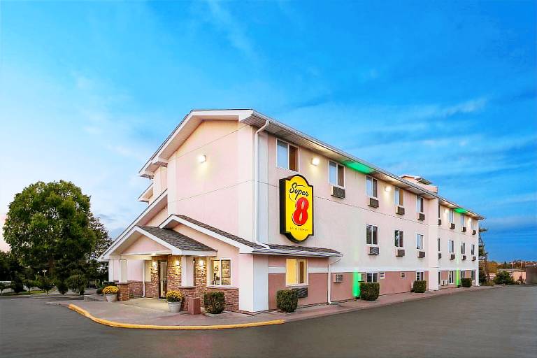 Super 8 by Wyndham Latham/Albany Airport — photo 5