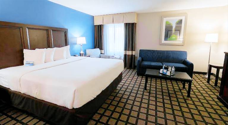 Baymont by Wyndham Detroit Airport/Romulus — photo 2