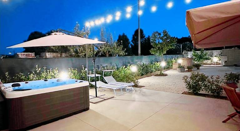 Spacious vacation home with garden, jacuzzi & barbeque | Pet-friendly — photo 4