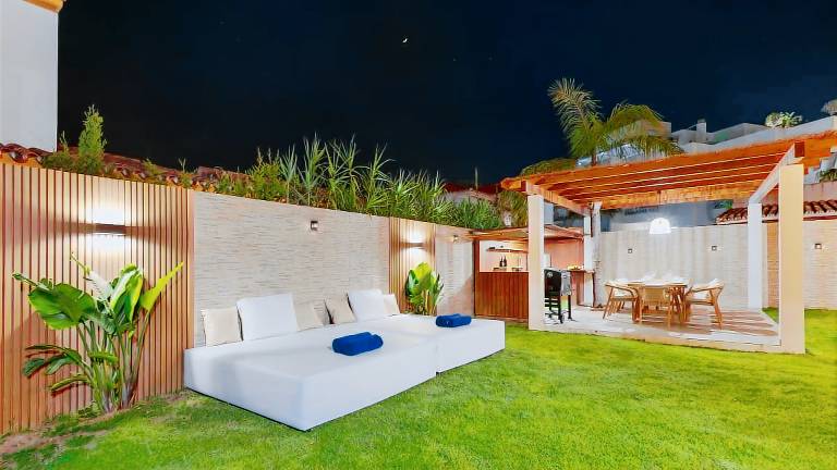 Villa with garden, private pool & patio | Golf view — photo 5