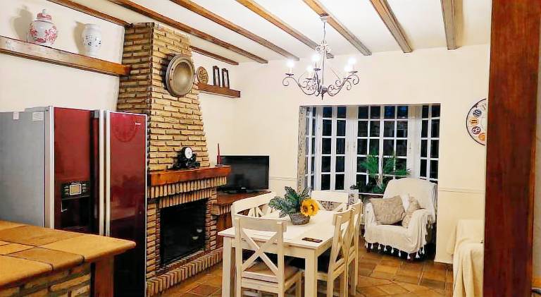 Fully equipped big villa with barbeque, private pool & patio | Suitable for remote work | Pets are welcome — photo 4