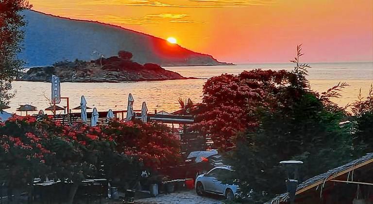 Holiday apartment with yard & terrace | Suitable for remote work in Kavala