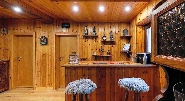 Chalet with hot tub | Pet-friendly — photo 5