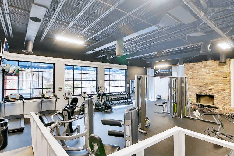 Near Hospitals & Dwtn: Stylish Charlotte Studio — photo 2
