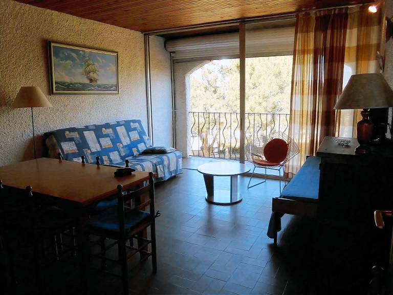 Apartment with pool — photo 4