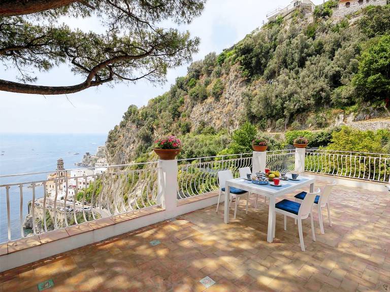 Child-friendly rental apartment with patio & yard | Sea view | Next to the beach | Pets allowed — photo 3