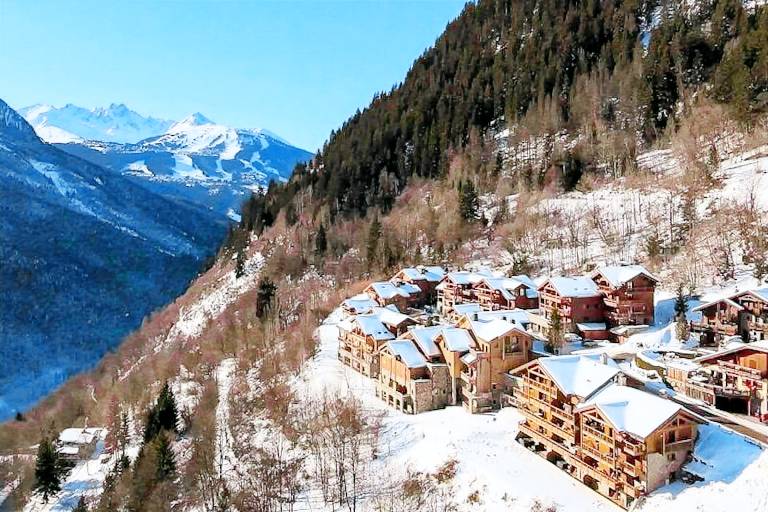 Holiday apartment with sauna, patio & pool | Pets are welcome in Courchevel