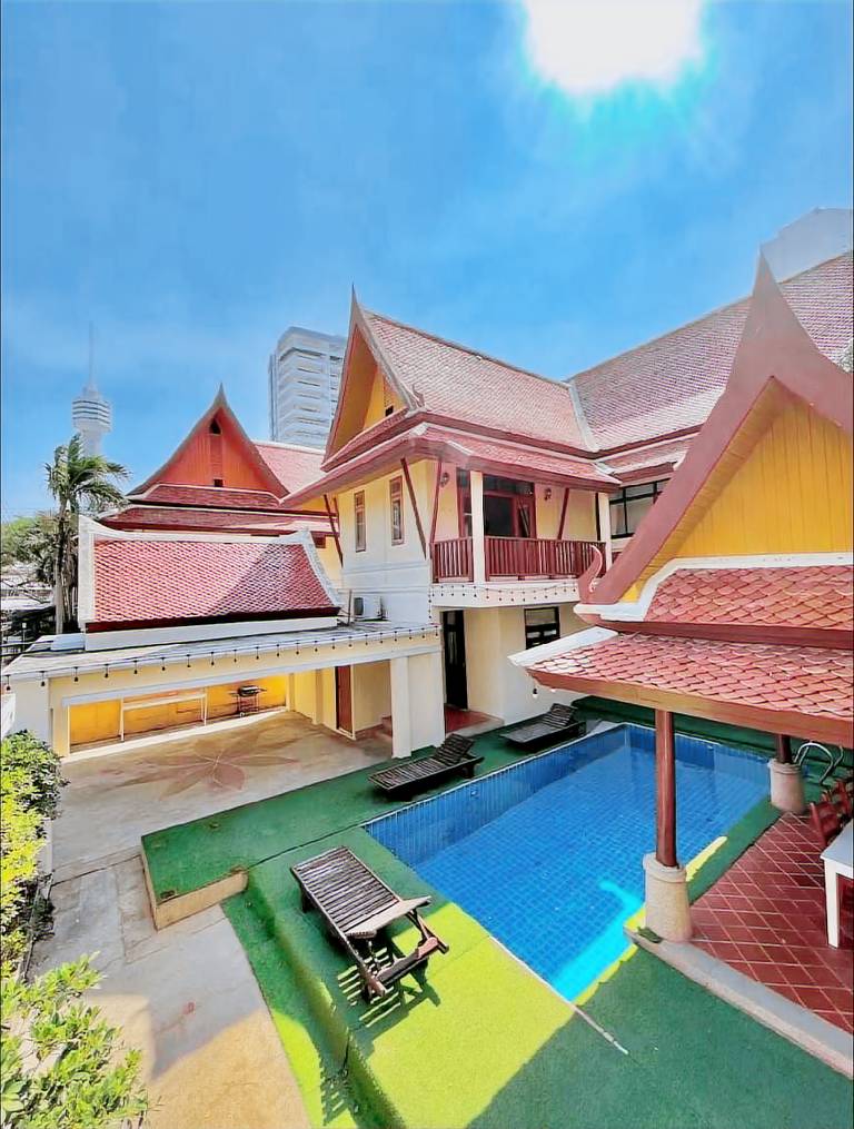 Nice vacation home with patio | Beach nearby | Pet-friendly in Chonburi