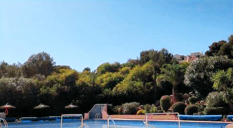Vacation home with pool — photo 4