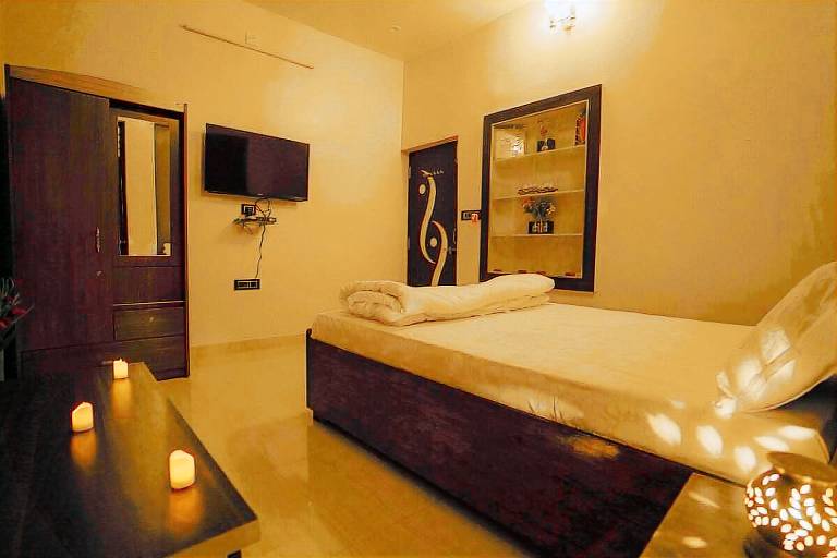 Wonderful villa with hot tub, pool & garden | Perfect for remote work | Pets allowed — photo 2