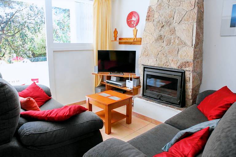House with garden, barbecue & terrace | Garden view — photo 4