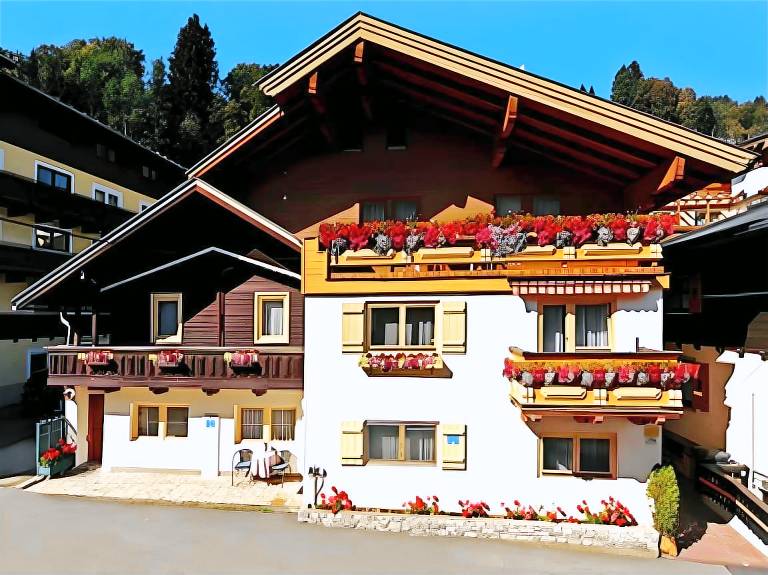 Rental apartment with sauna & terrace in Saalbach-Hinterglemm