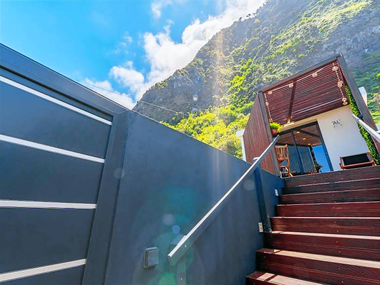 House with patio | Mountain view — photo 3