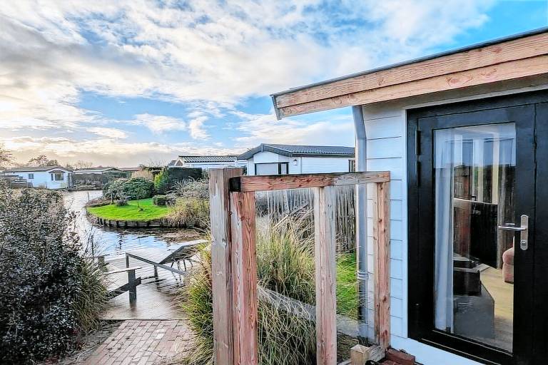 Chalet with patio & garden | Pets are welcome — photo 3