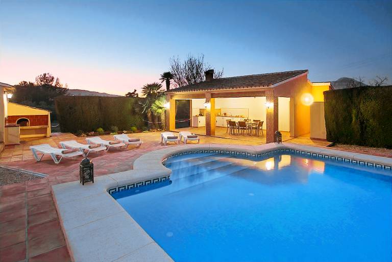 Villa with patio, garden & BBQ — photo 3