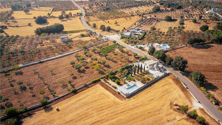 Villa with private pool, barbeque & yard — photo 4